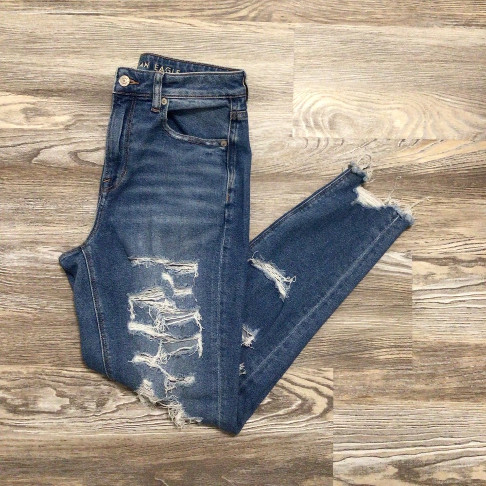 American Eagle Light Distressed Destructed Rinse High Rise Mom Jeans 4